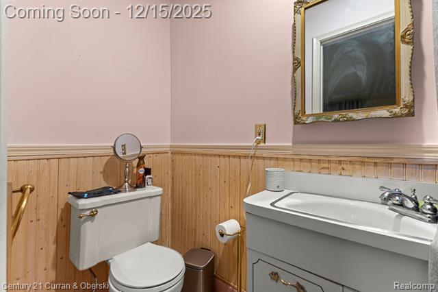 Builiding view twenty two for 25703 Loch Lomond, Dearborn Heights, MI. 48125