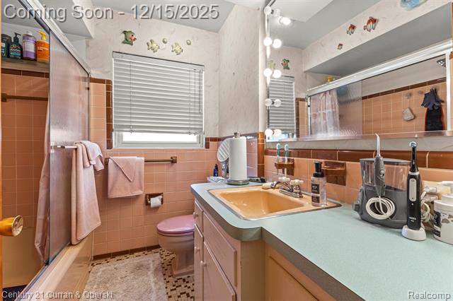 Builiding view twenty for 25703 Loch Lomond, Dearborn Heights, MI. 48125