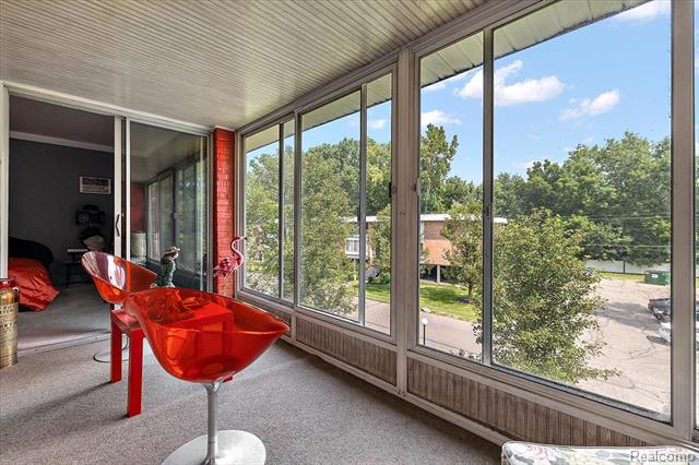 Builiding view fourteen for 32030 Grand River, Farmington, MI. 48336