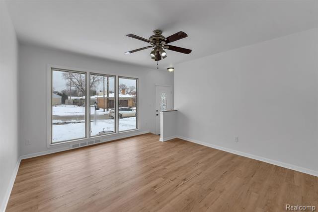 Builiding view eighteen for 32658 Kathryn, Garden City, MI. 48135