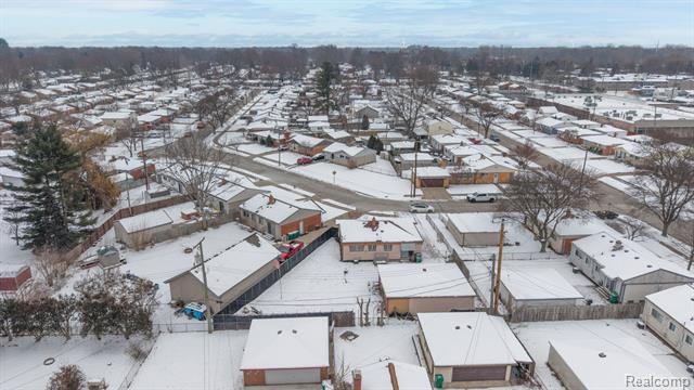 Builiding view forty one for 32658 Kathryn, Garden City, MI. 48135