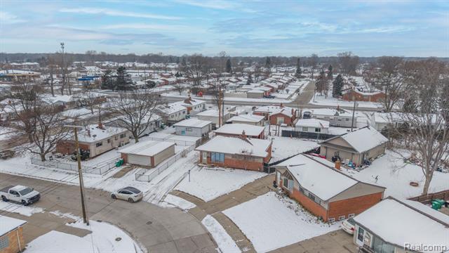 Builiding view fourteen for 32658 Kathryn, Garden City, MI. 48135