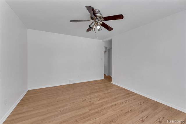 Builiding view sixteen for 32658 Kathryn, Garden City, MI. 48135