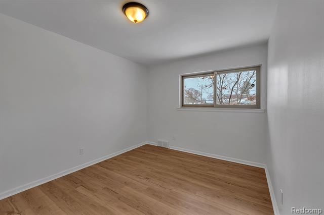 Builiding view twenty seven for 32658 Kathryn, Garden City, MI. 48135