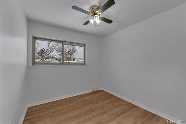 Builiding view twenty six for 32658 Kathryn, Garden City, MI. 48135