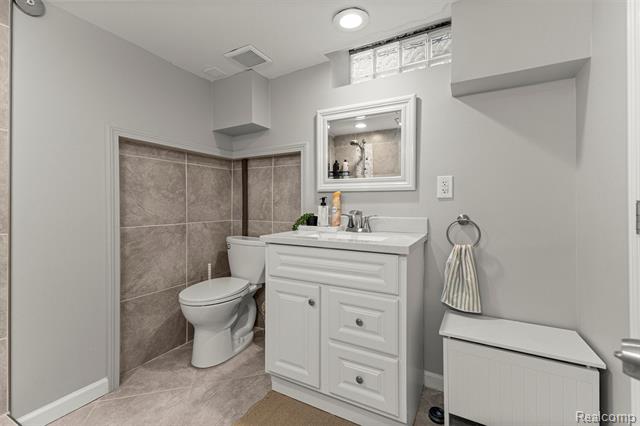 Builiding view forty one for 23470 Fordson, Dearborn, MI. 48124