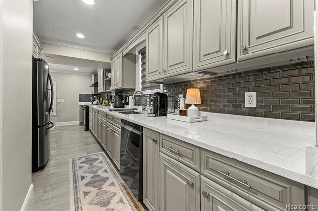 Builiding view sixteen for 23470 Fordson, Dearborn, MI. 48124