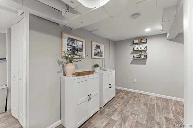 Builiding view thirty eight for 23470 Fordson, Dearborn, MI. 48124