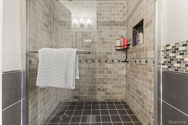 Builiding view thirty one for 23470 Fordson, Dearborn, MI. 48124