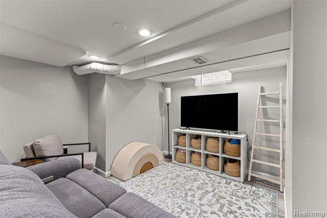 Builiding view thirty seven for 23470 Fordson, Dearborn, MI. 48124