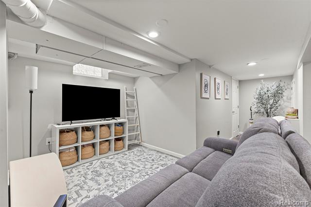 Builiding view thirty six for 23470 Fordson, Dearborn, MI. 48124