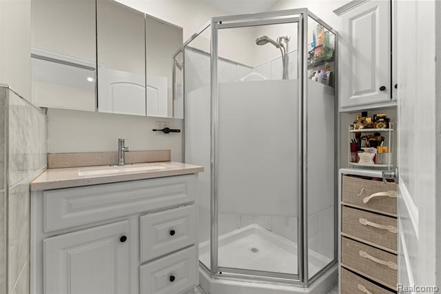 Builiding view twenty nine for 23470 Fordson, Dearborn, MI. 48124