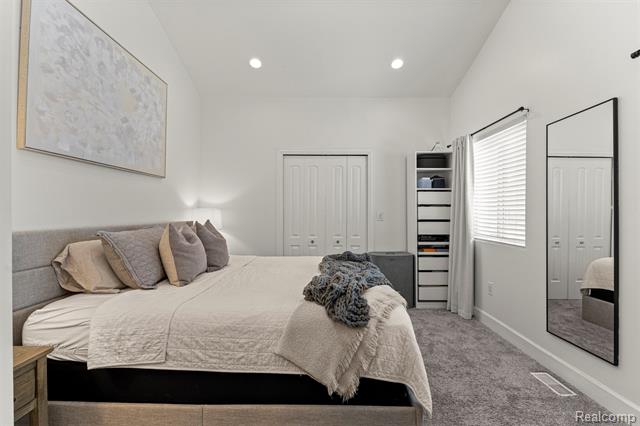 Builiding view twenty six for 23470 Fordson, Dearborn, MI. 48124