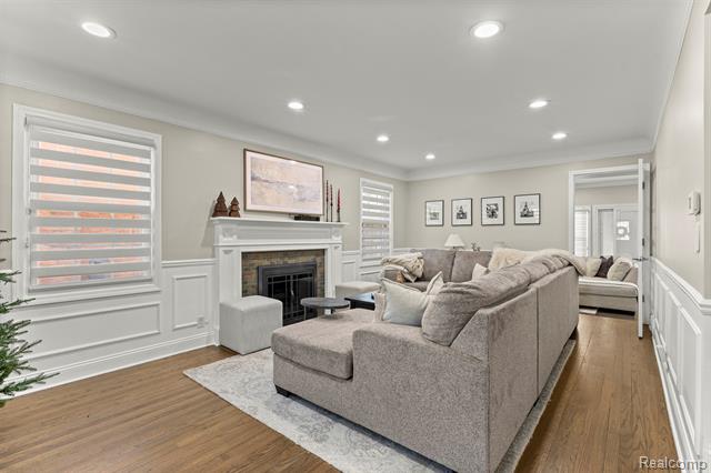 Builiding view two for 23470 Fordson, Dearborn, MI. 48124