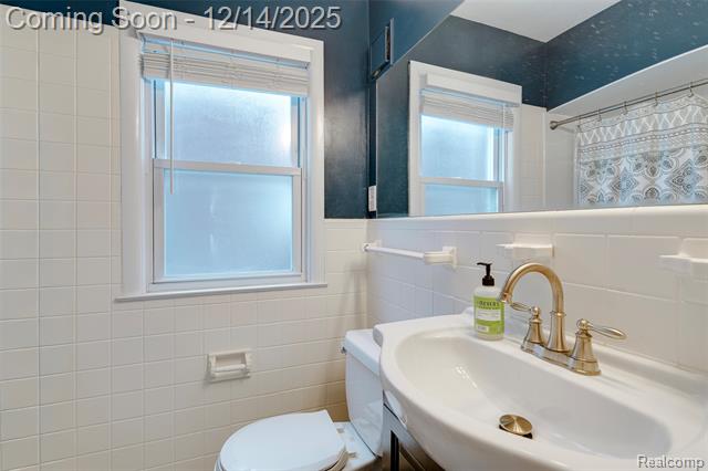 Builiding view sixteen for 24910 Rockford, Dearborn, MI. 48124