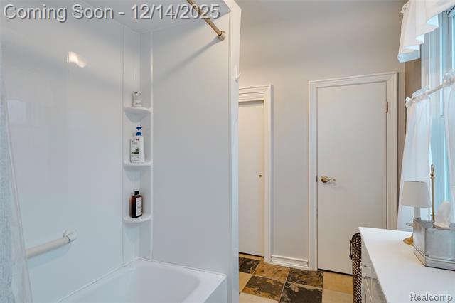 Builiding view thirty eight for 24910 Rockford, Dearborn, MI. 48124