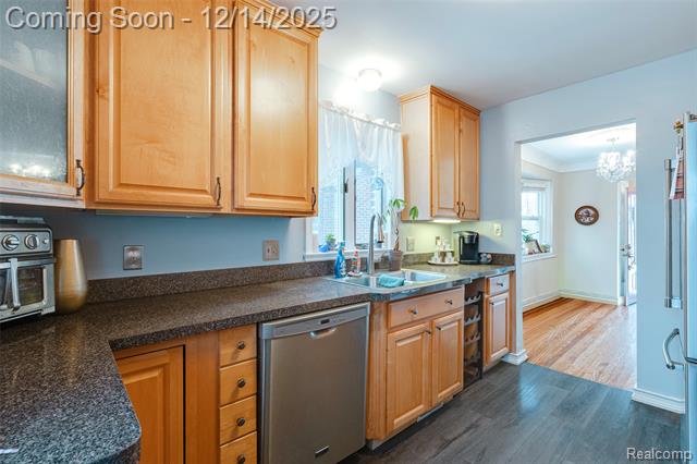 Builiding view twenty five for 24910 Rockford, Dearborn, MI. 48124