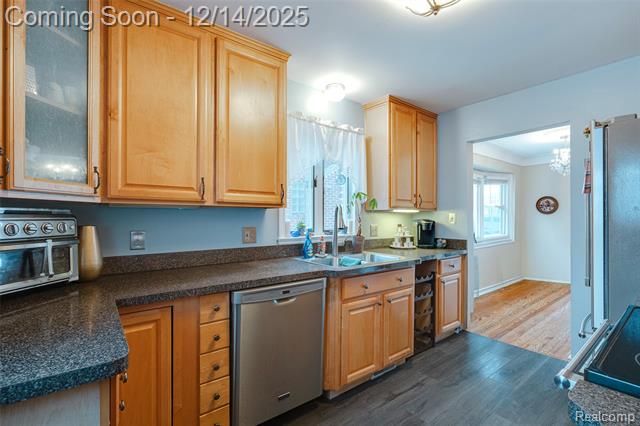 Builiding view twenty one for 24910 Rockford, Dearborn, MI. 48124