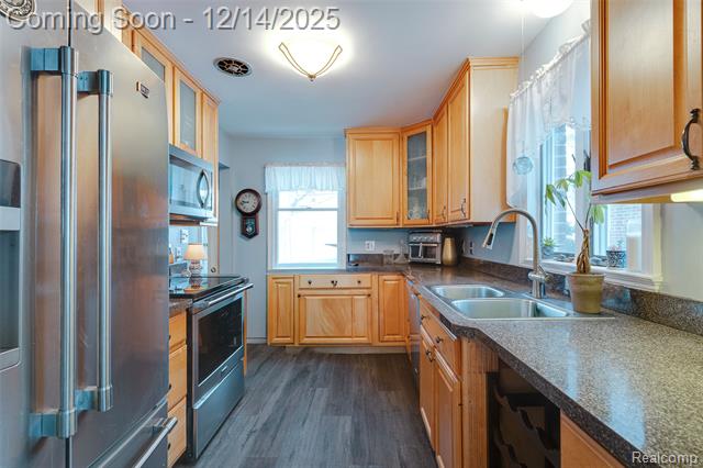 Builiding view twenty two for 24910 Rockford, Dearborn, MI. 48124