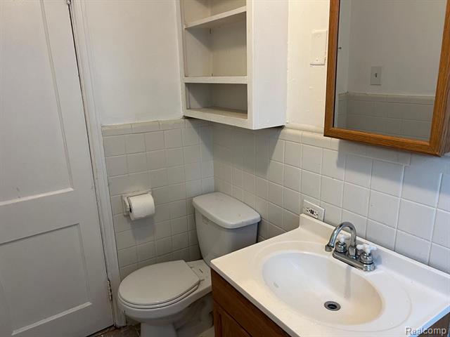 Builiding view nine for 23217 Helen, Southfield, MI. 48033