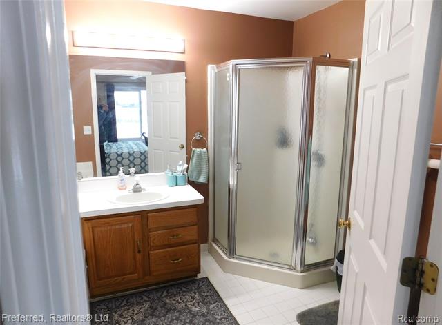 Builiding view fifteen for 45863 Baywood, Canton, MI. 48187