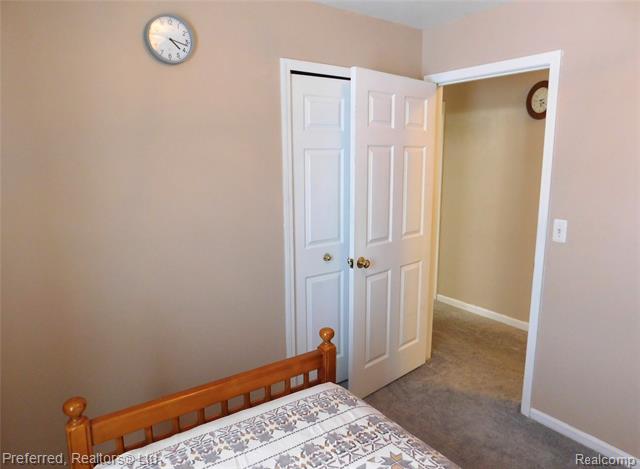 Builiding view nineteen for 45863 Baywood, Canton, MI. 48187