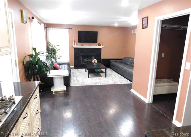 Builiding view six for 45863 Baywood, Canton, MI. 48187