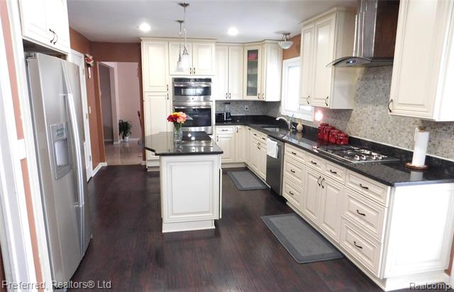 Builiding view three for 45863 Baywood, Canton, MI. 48187