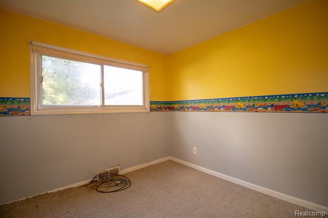 Builiding view fifteen for 33532 Leona, Garden City, MI. 48135