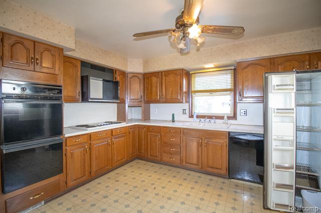 Builiding view nine for 33532 Leona, Garden City, MI. 48135