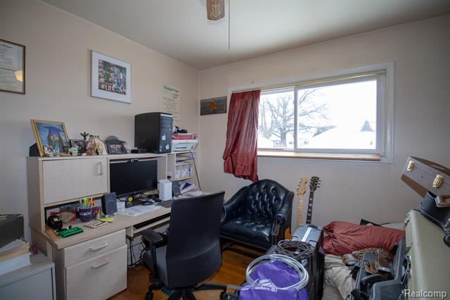 Builiding view eighteen for 216 Helen, Garden City, MI. 48135