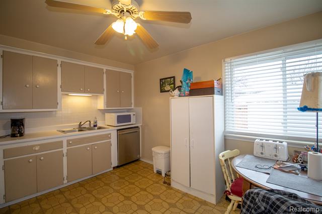 Builiding view nine for 216 Helen, Garden City, MI. 48135