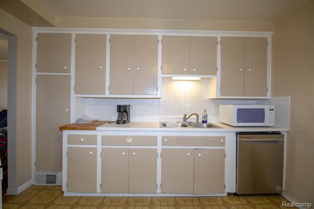 Builiding view seven for 216 Helen, Garden City, MI. 48135