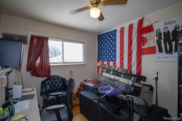 Builiding view seventeen for 216 Helen, Garden City, MI. 48135