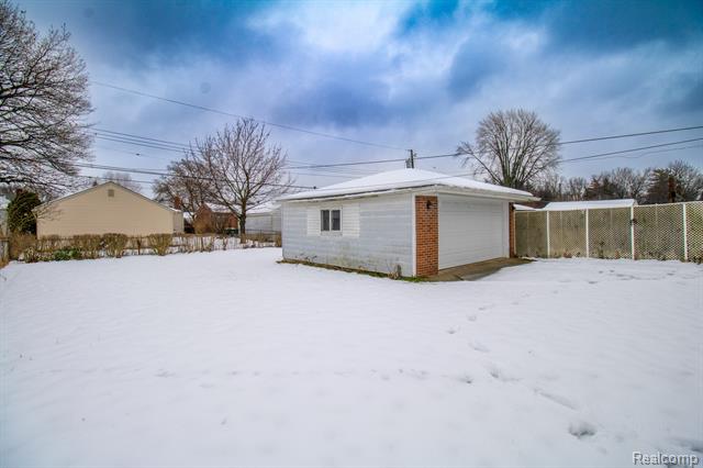 Builiding view twenty five for 216 Helen, Garden City, MI. 48135