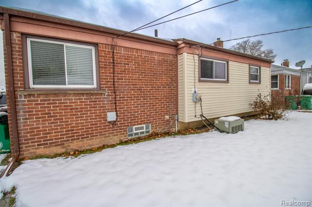 Builiding view twenty four for 216 Helen, Garden City, MI. 48135