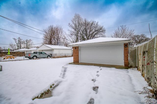 Builiding view twenty two for 216 Helen, Garden City, MI. 48135