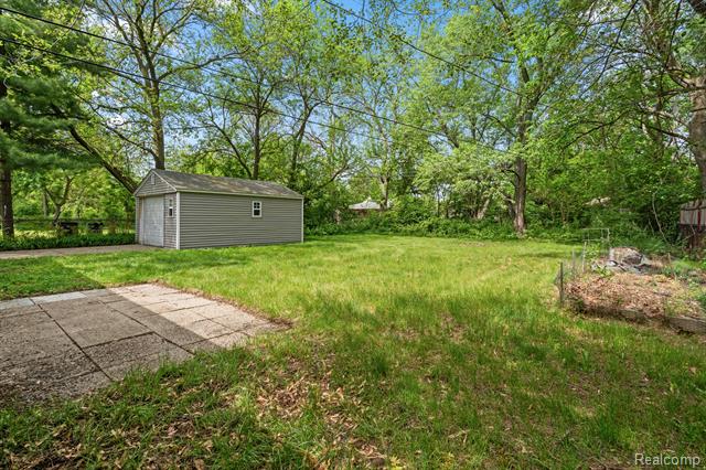 Builiding view seven for 21951 Morton, Oak Park, MI. 48237
