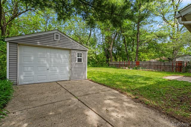 Builiding view six for 21951 Morton, Oak Park, MI. 48237