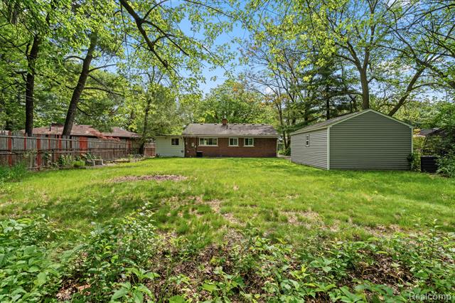 Builiding view ten for 21951 Morton, Oak Park, MI. 48237