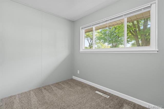 Builiding view twenty four for 21951 Morton, Oak Park, MI. 48237