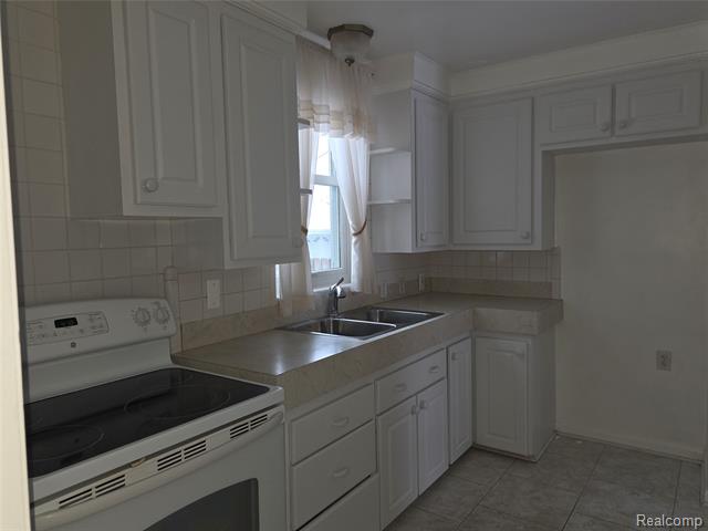 Builiding view four for 742 N York, Dearborn, MI. 48128