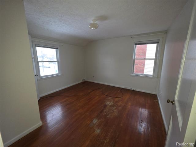 Builiding view ten for 742 N York, Dearborn, MI. 48128