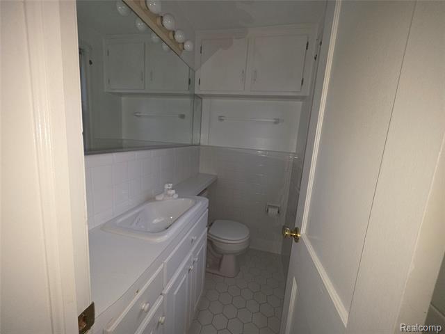 Builiding view twelve for 742 N York, Dearborn, MI. 48128