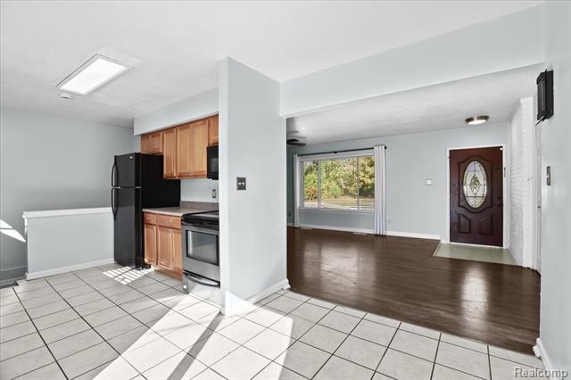 Builiding view eight for 32551 Hennepin, Garden City, MI. 48135