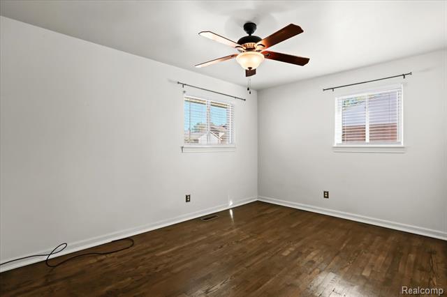 Builiding view fifteen for 32551 Hennepin, Garden City, MI. 48135