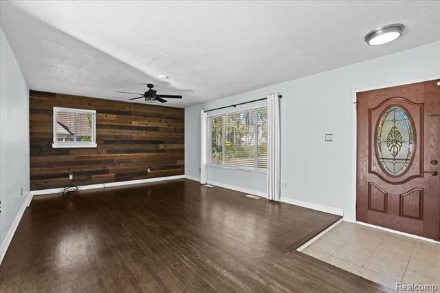 Builiding view four for 32551 Hennepin, Garden City, MI. 48135