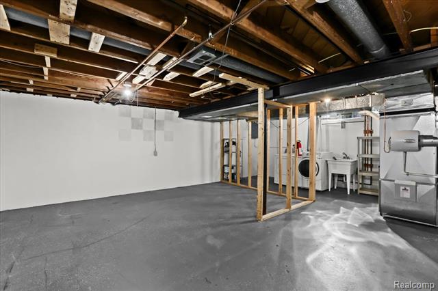 Builiding view nineteen for 32551 Hennepin, Garden City, MI. 48135