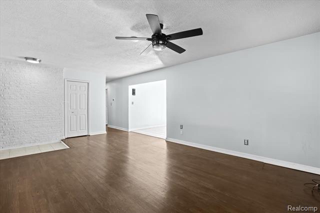 Builiding view six for 32551 Hennepin, Garden City, MI. 48135