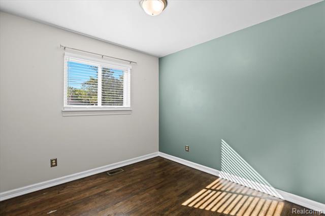 Builiding view thirteen for 32551 Hennepin, Garden City, MI. 48135